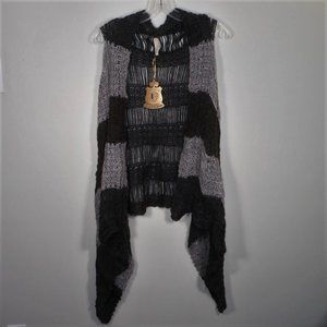 New Elan USA open front sweater vest. One size